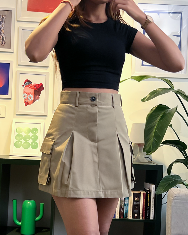 BEIGE UTILITY SKIRT WITH FLAP POCKETS